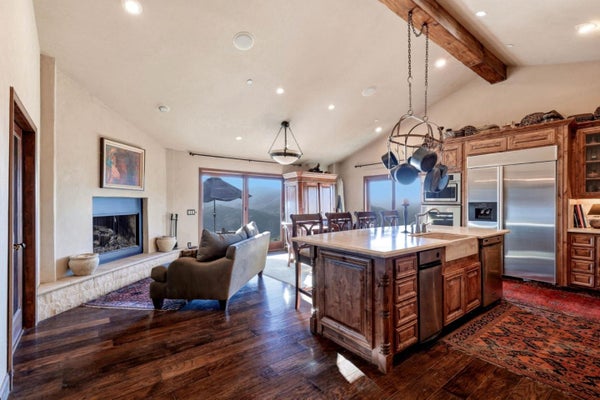 19375 MONTEVINA RD, LOS GATOS, CA 95033 - Image c4ddfd20c70a43e3e250fe17a96fb8af/1987298095
