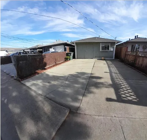 512 Hurlingame Avenue, Redwood City, CA 94063 - #: ML82027082