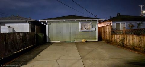 Photo of 512 Hurlingame Avenue, REDWOOD CITY, CA 94063 (MLS # ML82027082)