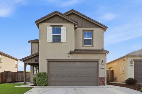 Photo of 190 Tanoak Street, HOLLISTER, CA 95023 (MLS # ML82040616)