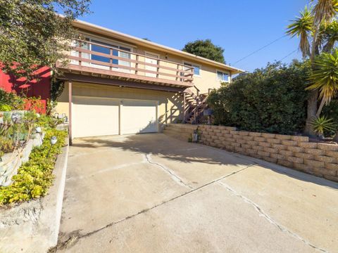 Photo of 15 Work Avenue, Monterey, CA 93940 (MLS # ML82028374)