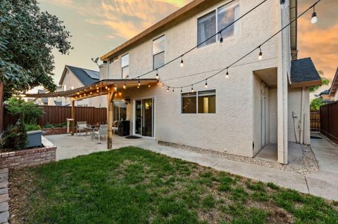 Tiny photo for 820 Woodcreek Way, Gilroy, CA 95020 (MLS # ML82023953)