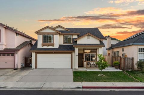 Photo of 820 Woodcreek Way, Gilroy, CA 95020 (MLS # ML82023953)