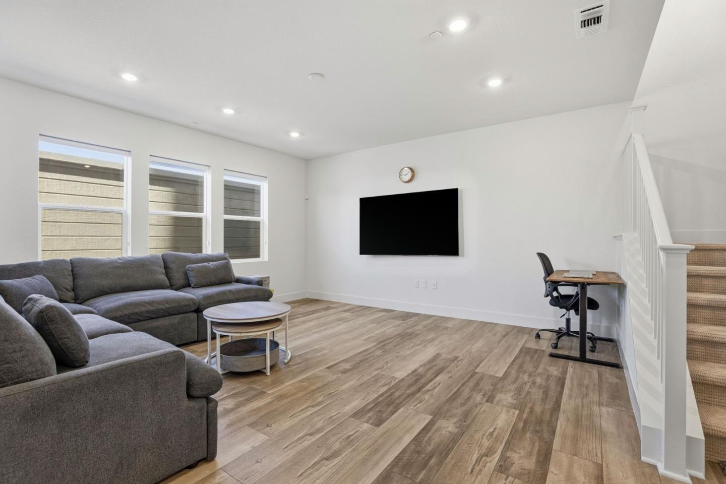 6056 Bullion Lane