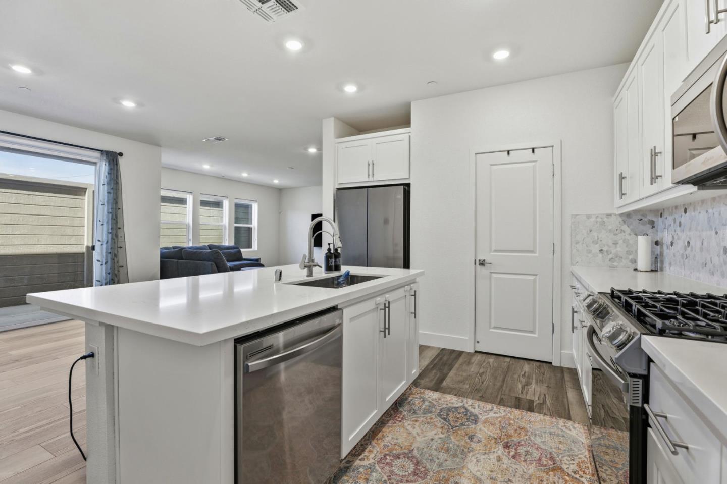 6056 Bullion Lane