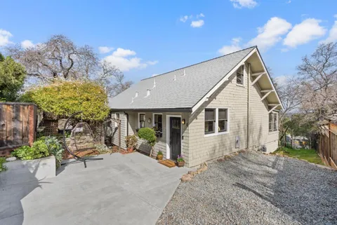 8 Central Court, Los Gatos, CA 95030 - #: ML81996329