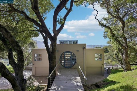 Photo of 319 Tappan Terrace, ORINDA, CA 94563 (MLS # ML82059503)