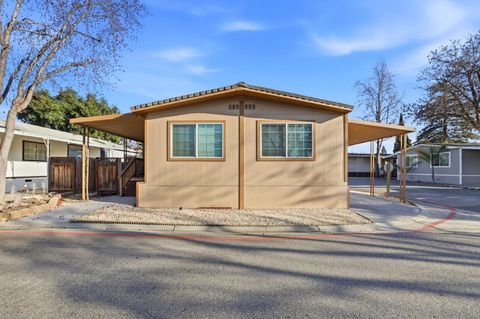 Photo of 304 Los Encinos Street #304, SAN JOSE, CA 95134 (MLS # ML82033801)