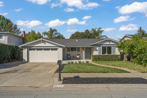 Photo of 6535 Kings Place, GILROY, CA 95020 (MLS # ML82032416)