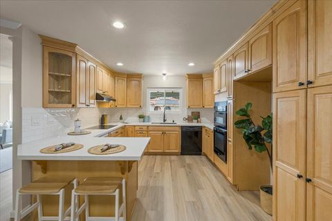 Tiny photo for 6535 Kings Place, GILROY, CA 95020 (MLS # ML82032416)