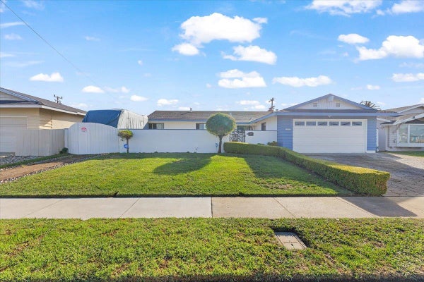 1814 PESCADERO DR, SALINAS, CA 93906 - Image c8188d706600a4fff533075821f8644c/2052874263