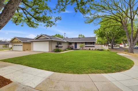 Photo of 1544 Willowgate Drive, SAN JOSE, CA 95118 (MLS # ML82041275)