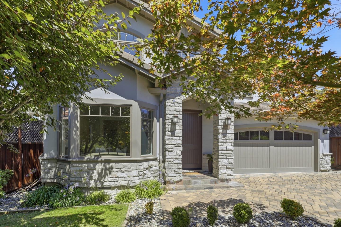 2025 Santa Cruz Avenue