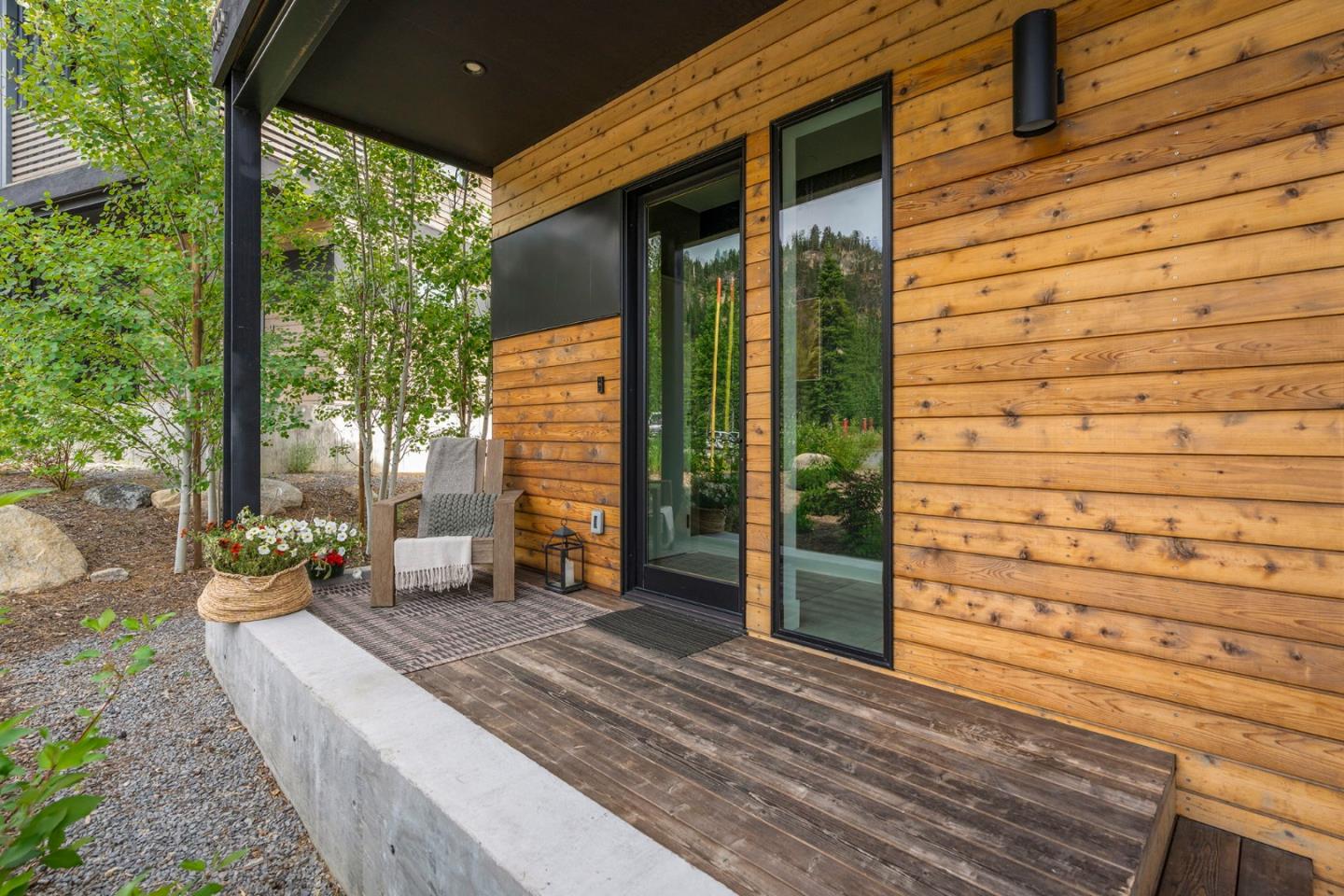 300 Palisades Circle