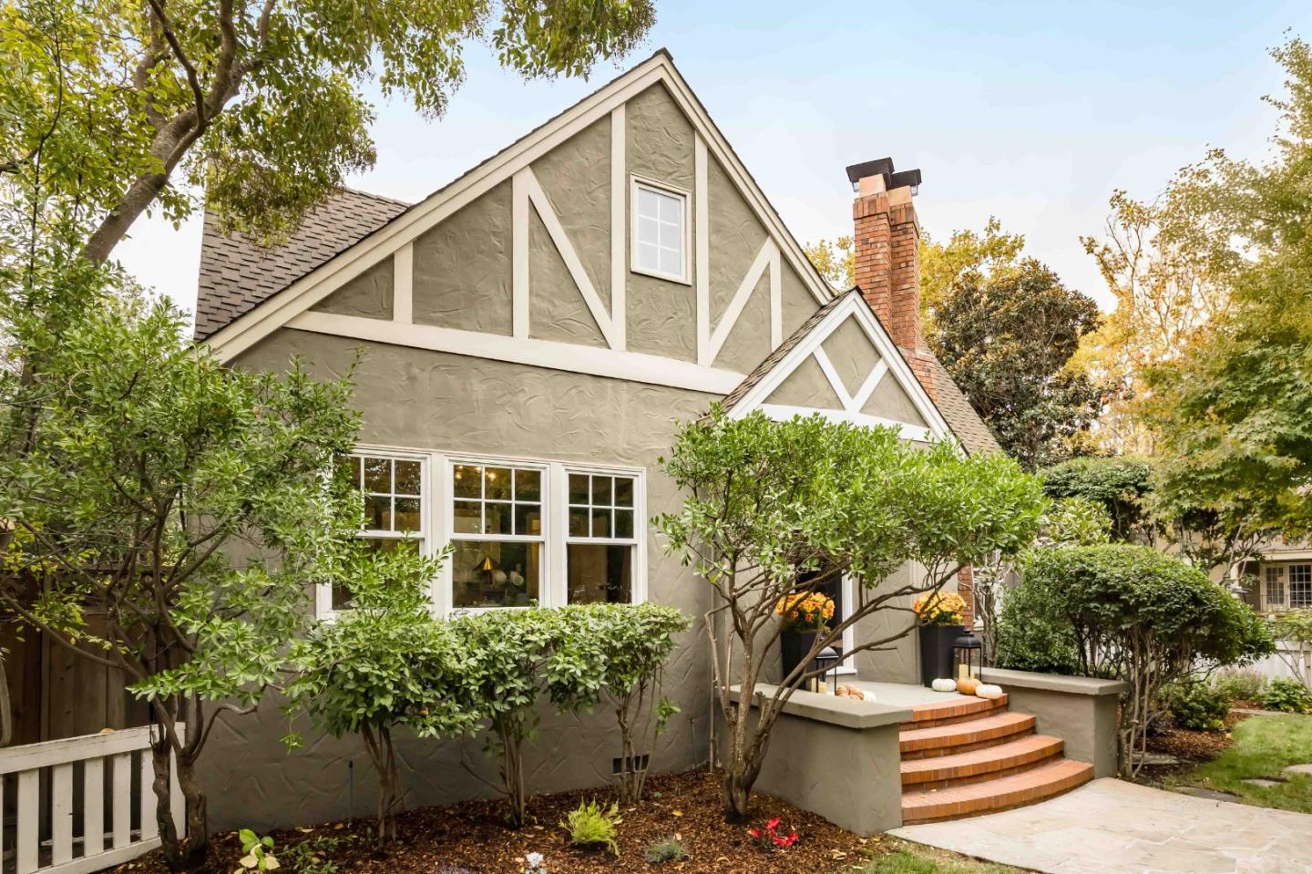 1837 Brewster Avenue