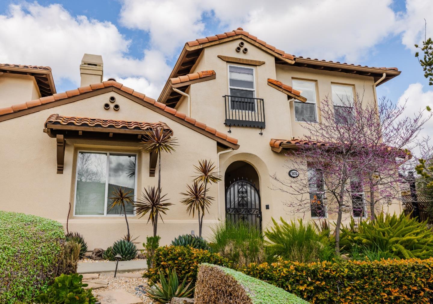 1825 Bridgeview Court