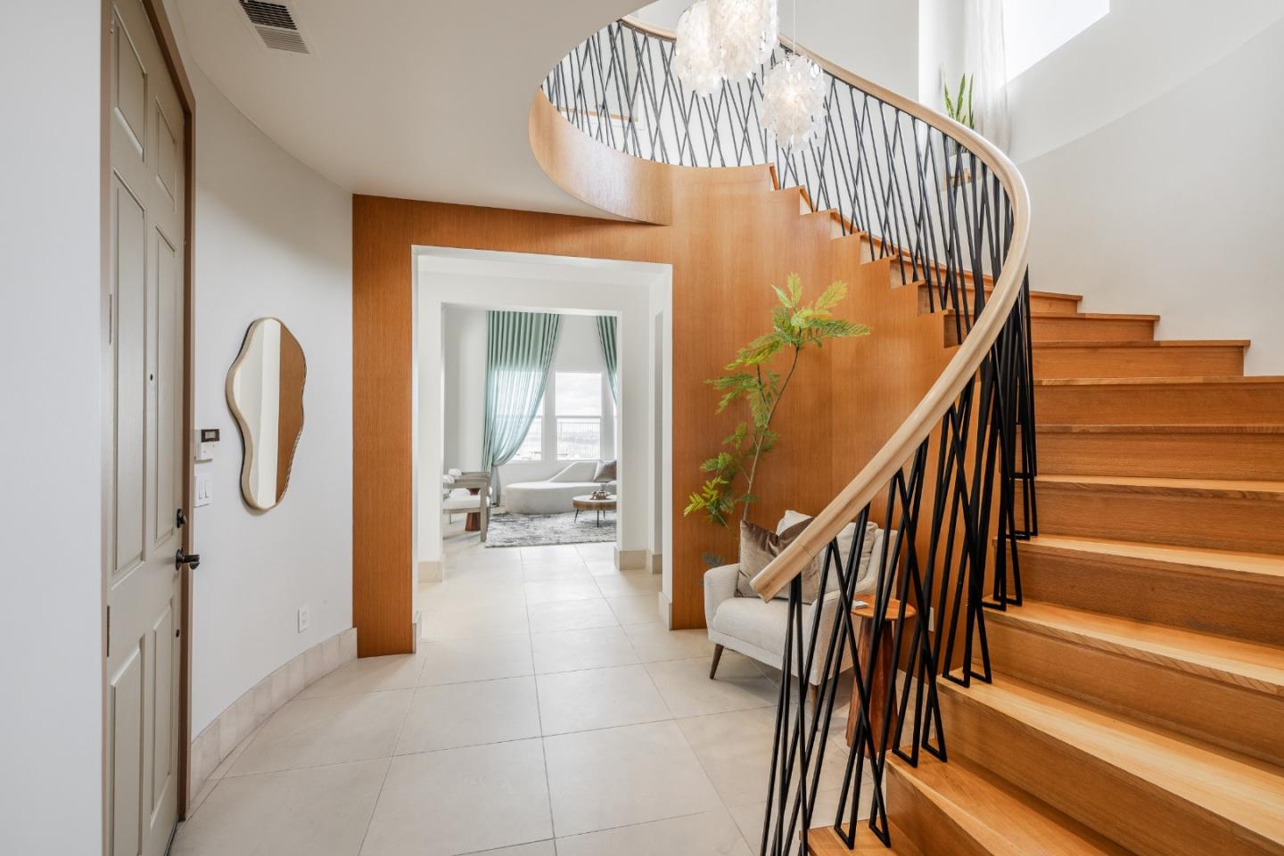 1825 Bridgeview Court