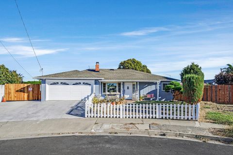 Photo of 507 Longwood Court, HAYWARD, CA 94541 (MLS # ML82026465)