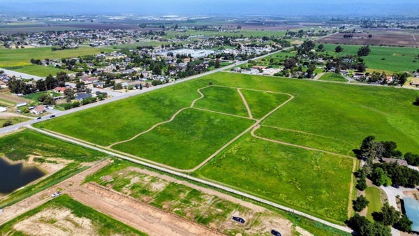 253 MANSFIELD RD, HOLLISTER, CA 95023 - Image cb5f29a30ed91b1e43e2e78a10623fa1/587444416