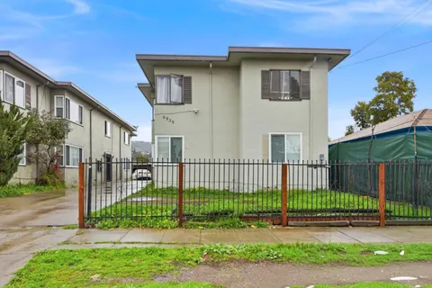 6928 Fresno Street, Oakland, CA 94605 - #: ML82035672