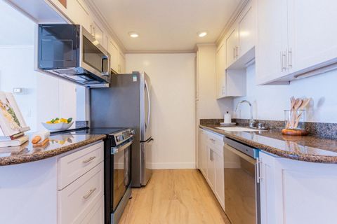 Tiny photo for 1945 Mount Vernon Court #14, MOUNTAIN VIEW, CA 94040 (MLS # ML82026844)