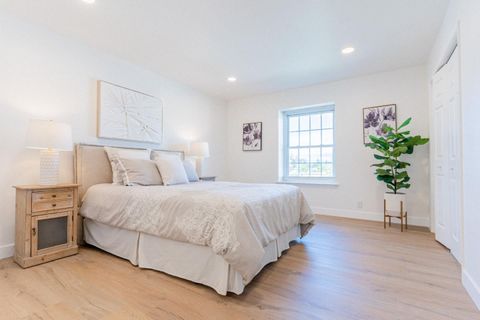 Tiny photo for 1945 Mount Vernon Court #14, MOUNTAIN VIEW, CA 94040 (MLS # ML82026844)