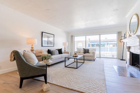 Photo of 1945 Mount Vernon Court #14, MOUNTAIN VIEW, CA 94040 (MLS # ML82026844)