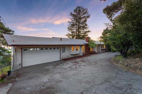 Photo of 13901 Skyline Boulevard, OAKLAND, CA 94619 (MLS # ML82044943)