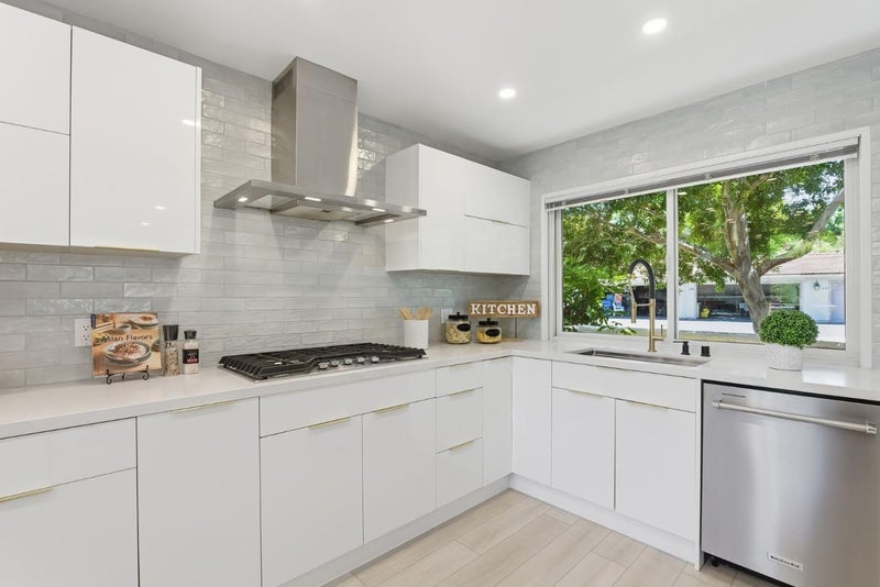 135 Vista Del Lago