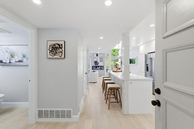 135 Vista Del Lago