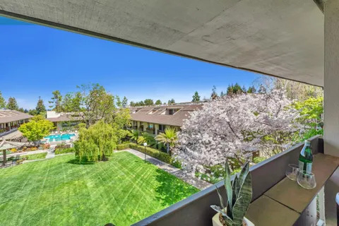 2140 Santa Cruz Avenue Unit D207, Menlo Park, CA 94025 - MLS#: ML82001085