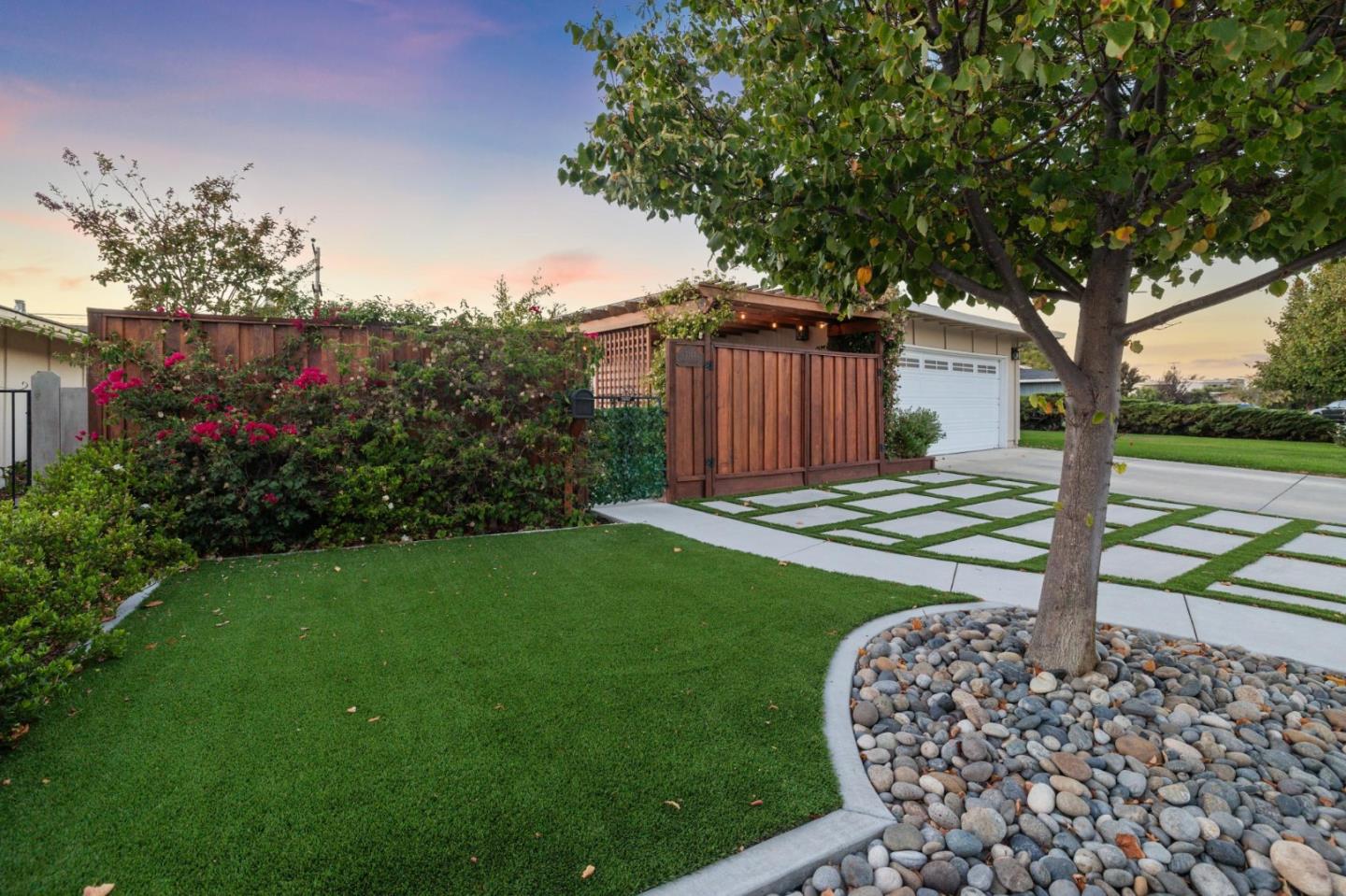 3342-3344 Los Prados Street