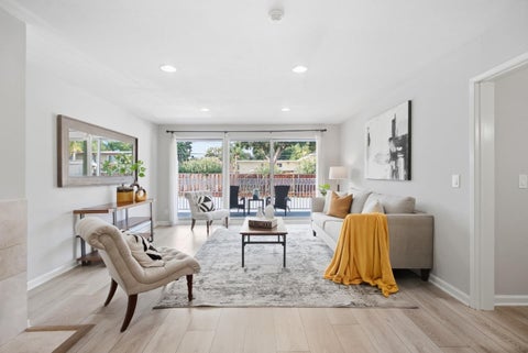 Photo of 1945 Mount Vernon Court #5, MOUNTAIN VIEW, CA 94040 (MLS # ML82062457)