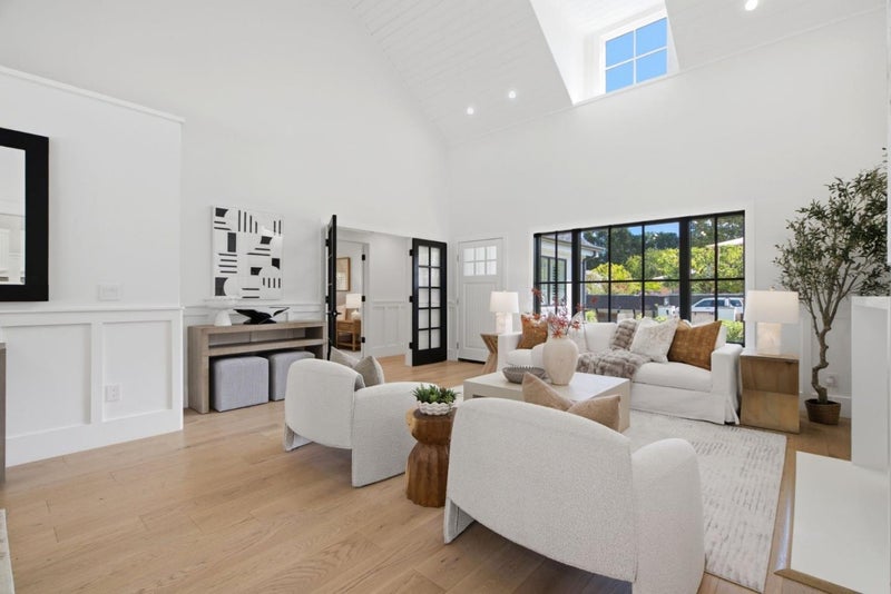 1052 Echo Drive