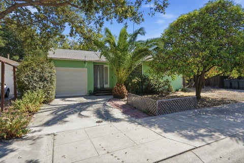 Photo of 216 Bartlett AVE, SUNNYVALE, CA 94086 (MLS # ML82063318)