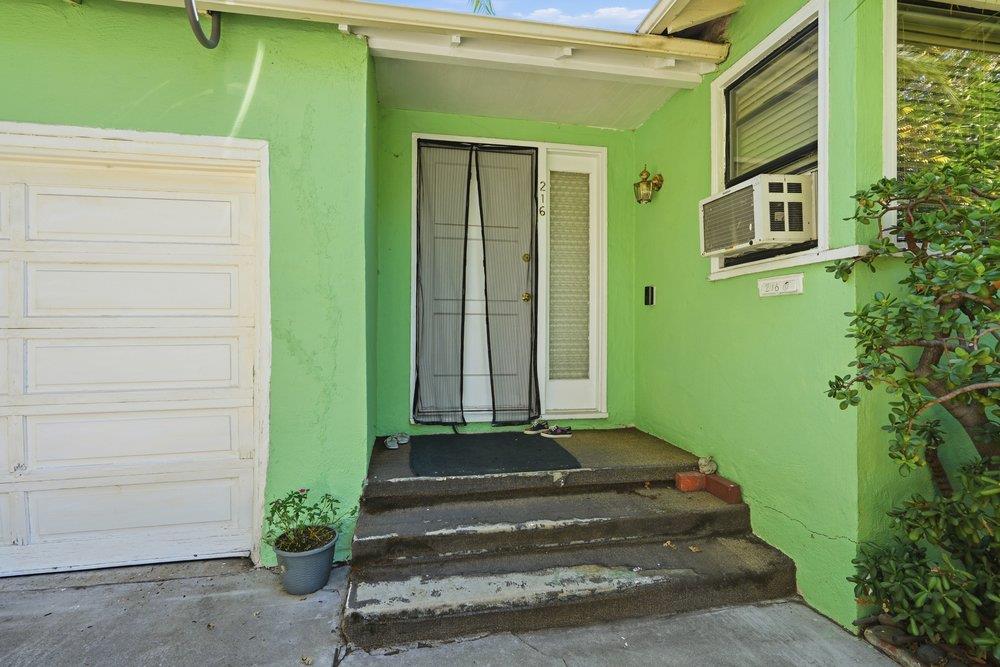 216 Bartlett