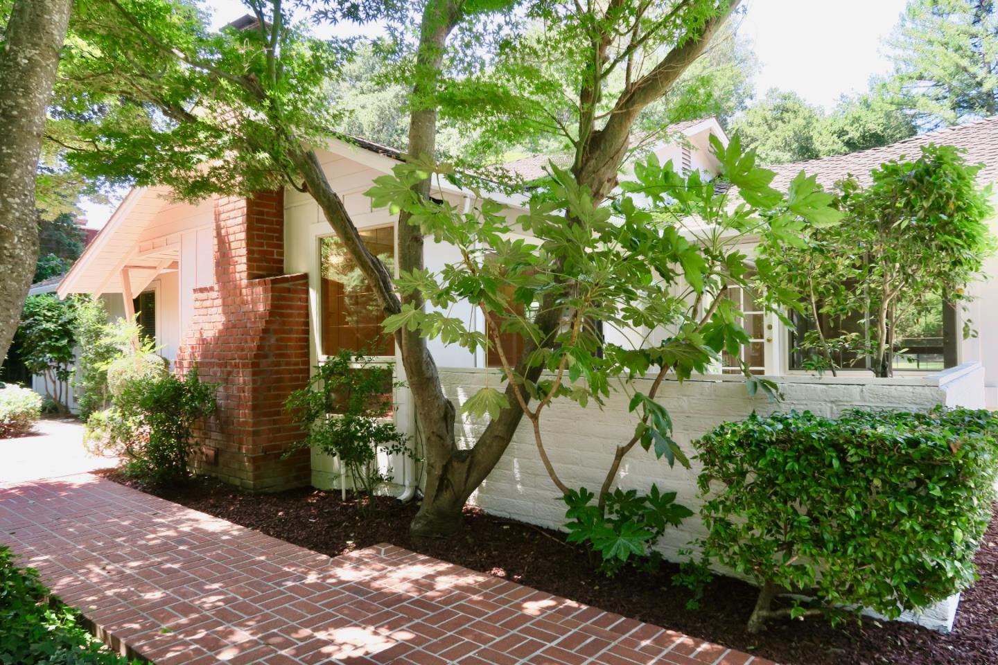 12909 Foothill Lane