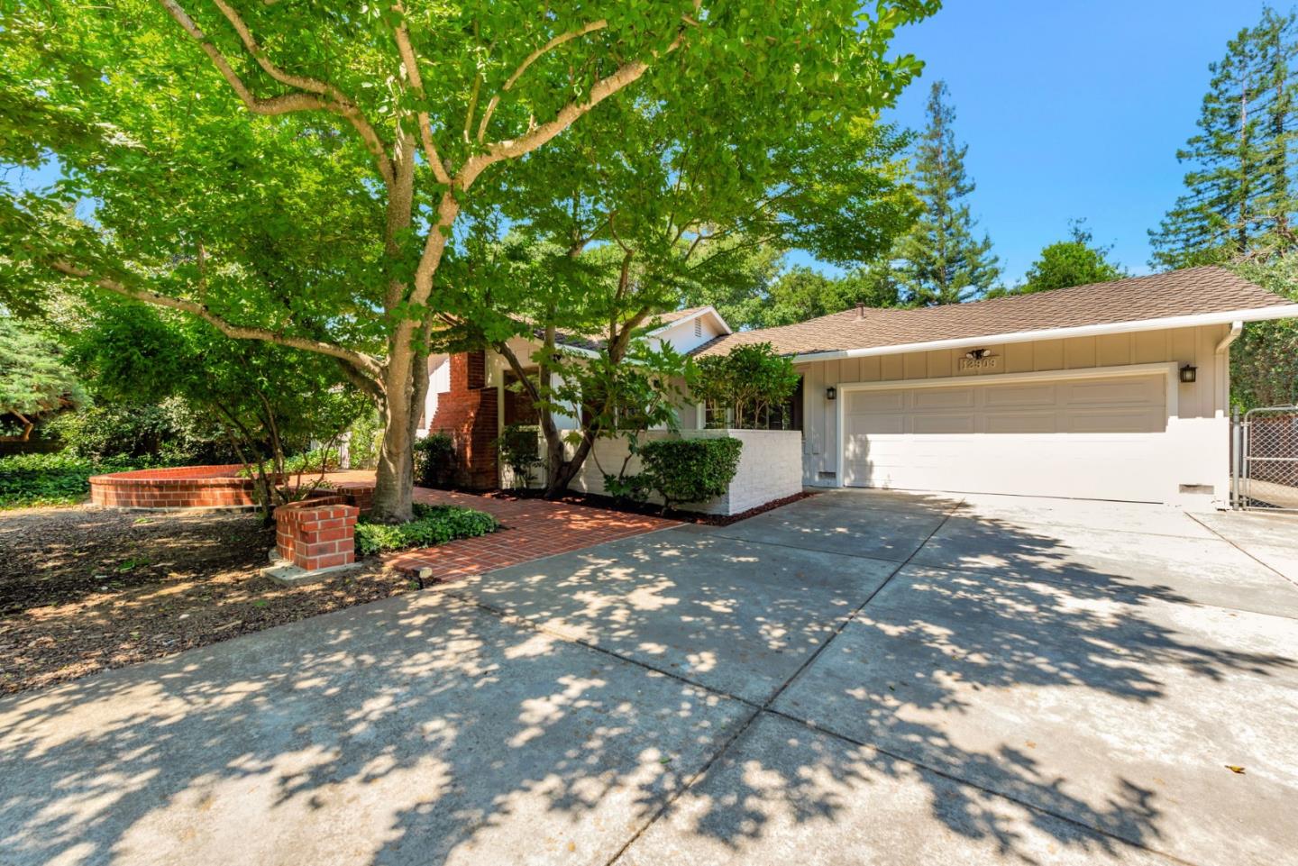 12909 Foothill Lane