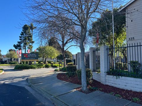 Photo of 427 W Laurel Drive #A, SALINAS, CA 93906 (MLS # ML82031541)