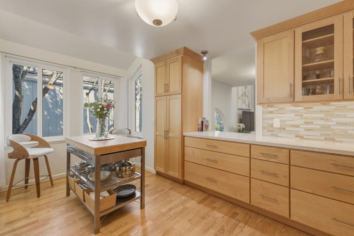 221 North Rengstorff Avenue 1