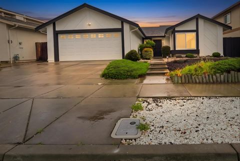 Photo of 4542 Amiens Avenue, Fremont, CA 94555 (MLS # ML82037120)