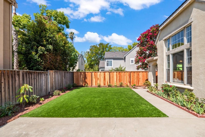 897 Markham Terrace
