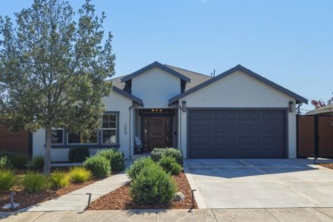 Photo of 1054 Longfellow Avenue, CAMPBELL, CA 95008 (MLS # ML82039416)