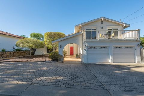 Photo of 981 Monterey Circle, MONTEREY, CA 93940 (MLS # ML82027245)