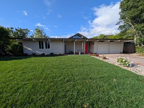 Photo of 931 Mackenzie Drive, SUNNYVALE, CA 94087 (MLS # ML82043988)