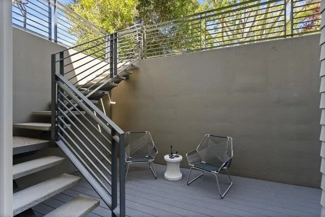 Menlo Park, California 94025, United States, 7 Bedrooms Bedrooms, ,6 BathroomsBathrooms,Residential,Pending,15627