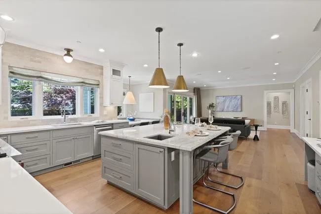 Menlo Park, California 94025, United States, 7 Bedrooms Bedrooms, ,6 BathroomsBathrooms,Residential,Pending,15627