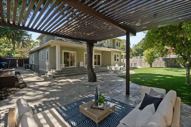 Menlo Park, California 94025, United States, 7 Bedrooms Bedrooms, ,6 BathroomsBathrooms,Residential,Pending,15627