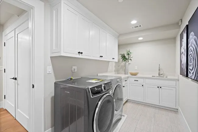 Menlo Park, California 94025, United States, 7 Bedrooms Bedrooms, ,6 BathroomsBathrooms,Residential,Pending,15627