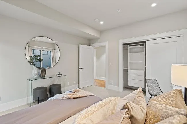 Menlo Park, California 94025, United States, 7 Bedrooms Bedrooms, ,6 BathroomsBathrooms,Residential,Pending,15627